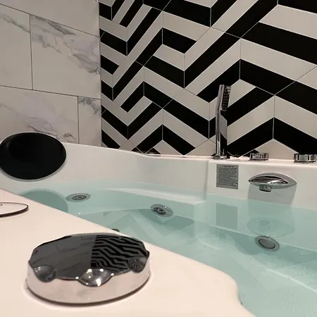 Apartment Romeo 300 M Du Jacuzzi Garage
