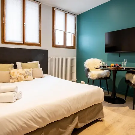 Apartment Romeo 300 M Du Jacuzzi Garage Annecy