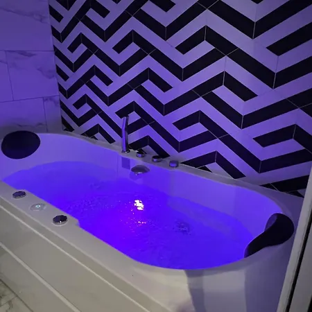Romeo 300 M Du Jacuzzi Garage *